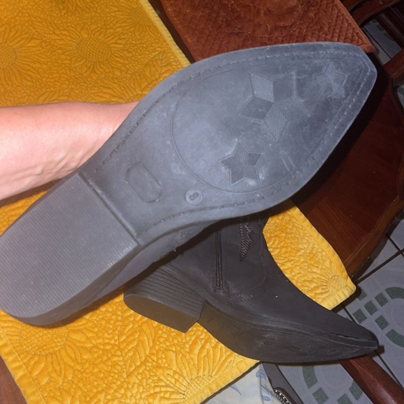 Ladies black mid calf zipper boots - Picture 3 of 7